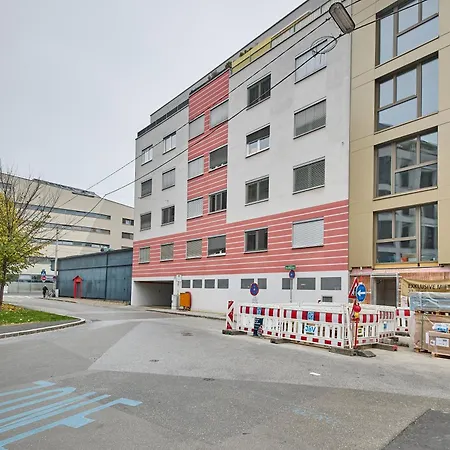 Grazer & Free Parking